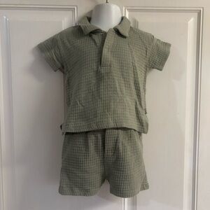 12M Modern Moments by Gerber Green Short Sleeve Shirt/Short Set.  In EUC!